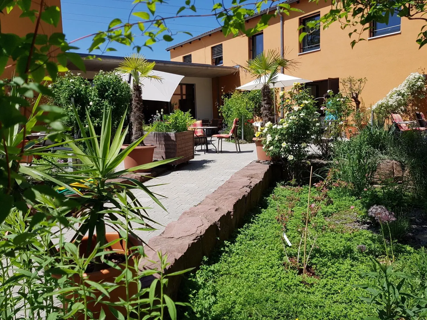 Das Hospiz verfügt über einen schönen Garten, der von den Gästen gerne und oft genutzt wird.