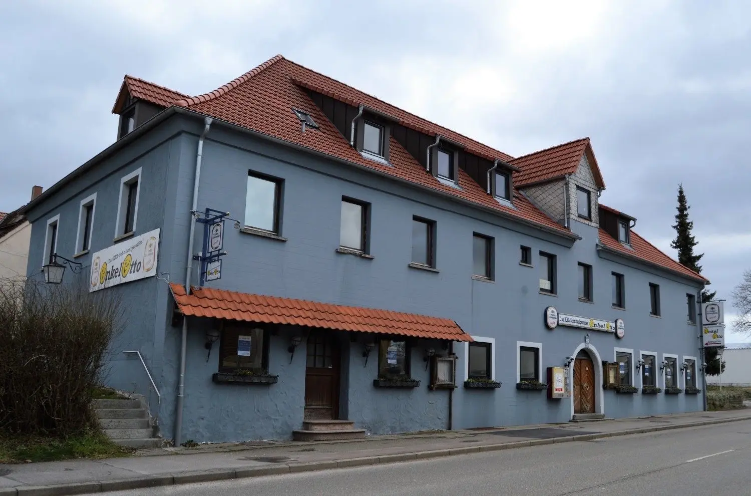 Das Gebäude in der Gaildorfer Straße, das zuletzt ein „XXL Schnitzelparadies“ war, steht leer und wartet auf einen Käufer.