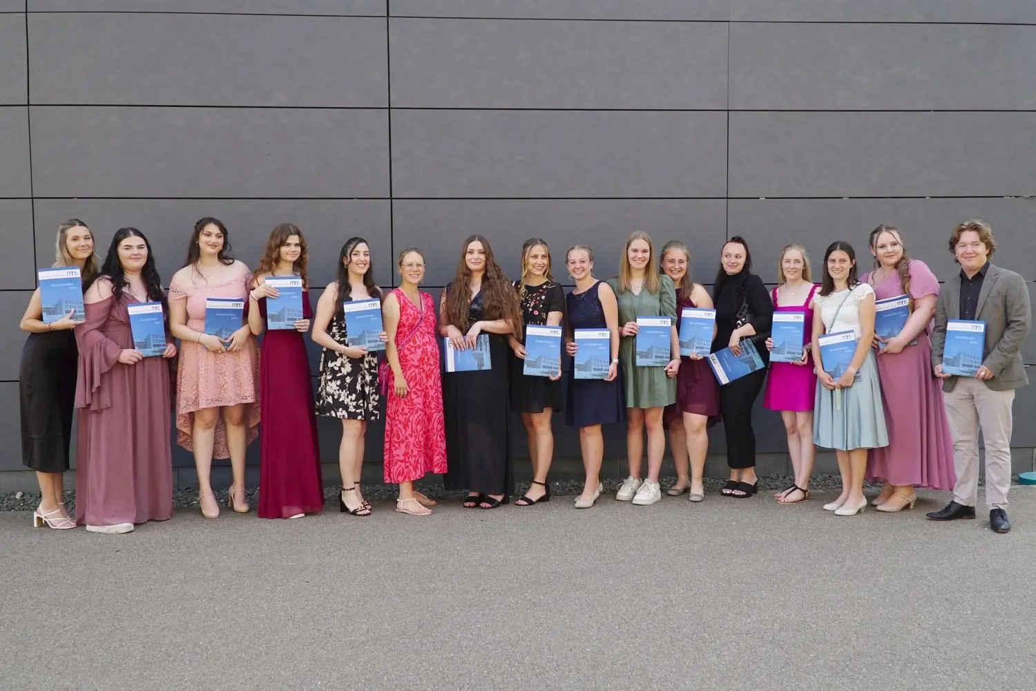 2BKSP2: Linda Benski, Julia Böhringer, Orell Erlacher, Lea Gerstenkorn, Evangelia Gidioti (Belobigung), Marie Felice Melchert, Sofia Mexidou (Belobigung), Fabienne Nörpel (Preis), Joana Nörpel, Elena Sachs, Mia Katarina Simurina, Dorothea Sporleder, Anja Staufer (Belobigung), Dana Stöhr, Anna Wahl.