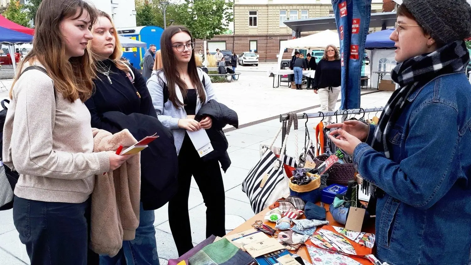 Was bieten der Tafelladen und der Second-Hand-Laden Glücksgriff? Die Caritas informierte.