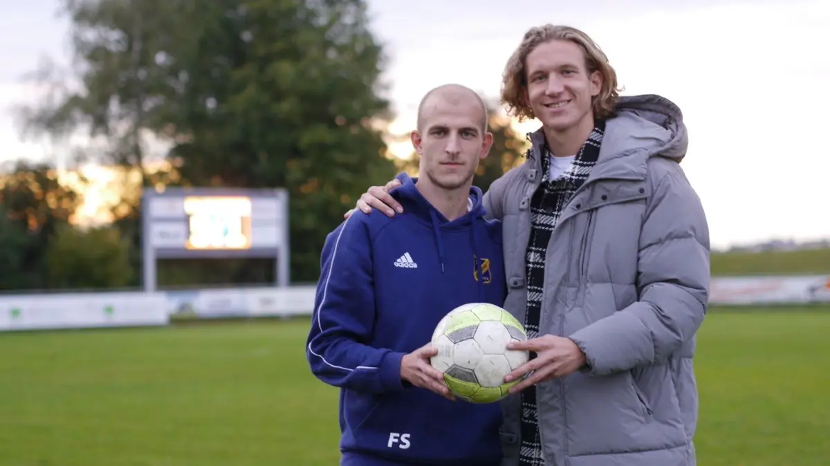 Der eine spielt in der Verbandsliga, der andere in der Regionalliga: Filip (li.) und sein zweieinhalb Jahre jüngerer Bruder Vinko Sapina. ⇥