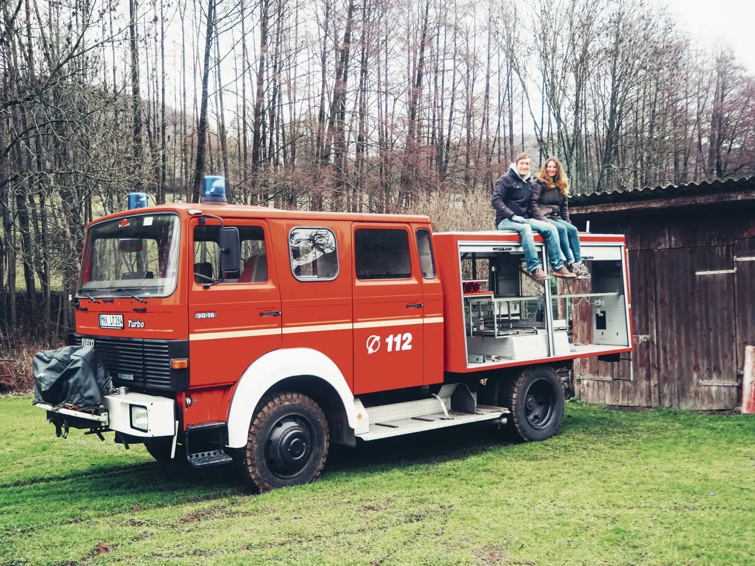 Ganz zu Beginn war es einfach nur ein normaler, älterer Feuerwehr-LKW …und nun, kaum zu glauben was innerhalb eines halben Jahres aus ihm geworden ist. privat