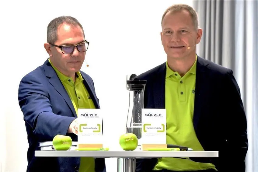 Die Brüder Heinrich Sülzle (rechts) und Andreas Sülzle stellten die ersten Details und Pläne des Leuchtturmprojektes vor.
