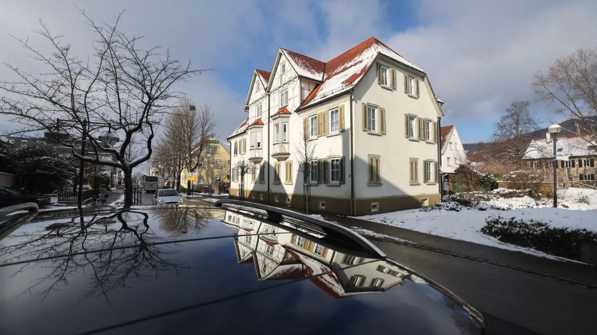 Dettingen gestaltet das Bahnhofsareal neu und schafft weiteren Wohnraum: Um diese Häuser geht es.⇥
Dettingen Bahnhof/Bahnhofsareal