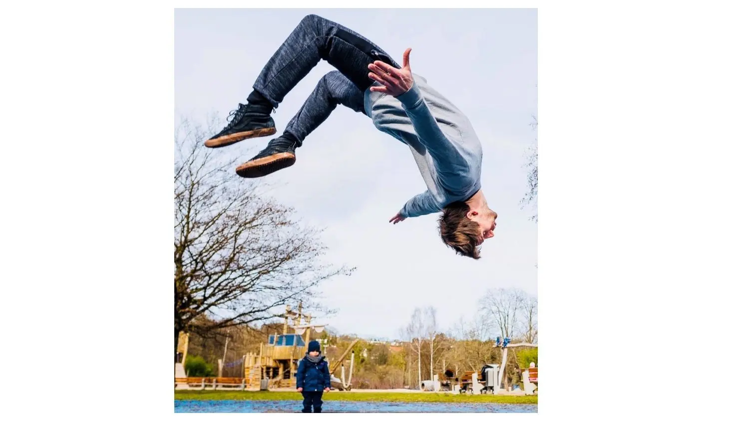 Anregende Unterhaltung für Jugendliche und Erwachsene, dargeboten auf dem Spielplatz: Das Teatro International befasst sich mit der Frage „Was bedeutet es, frei zu sein?“ (Ort 15).⇥