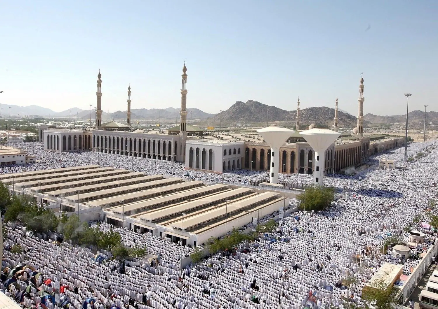 Während der „Haddsch“ pilgern Millionen Muslime zur Großen Moschee nach Mekka. 1979 besetzten 500 Rebellen die Moschee.