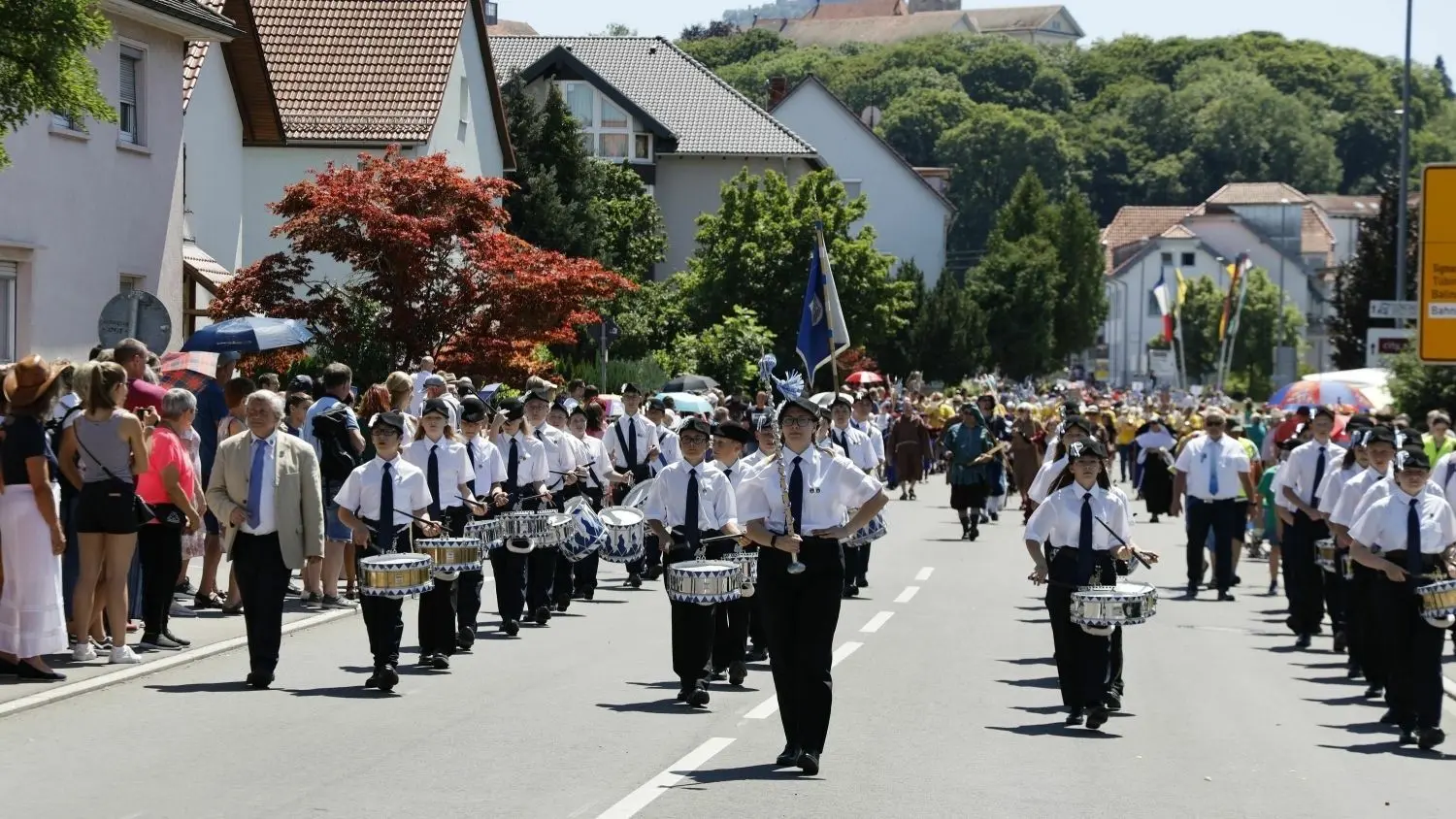 Er ist und bleibt ein, wenn nicht sogar das Kernstück des Kinder- und Heimatfestes: der traditionelle Umzug am Sonntag.