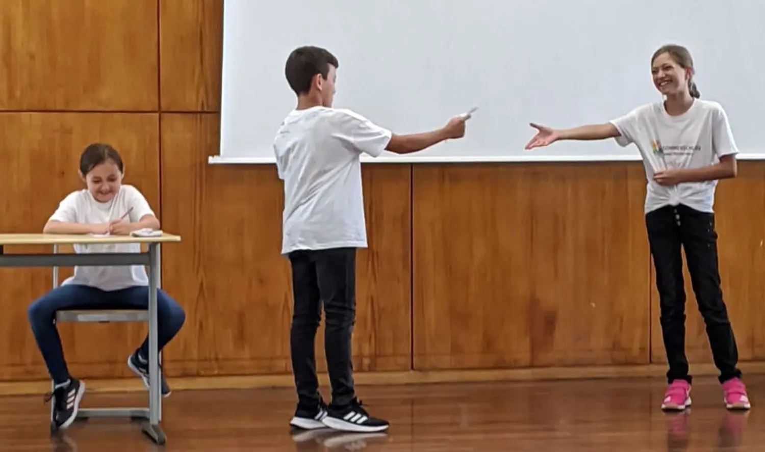 Zum Abschluss der Sommerschule wurden den Eltern zwei Theaterstücke unter dem Motto „Ich trau mich“ präsentiert.