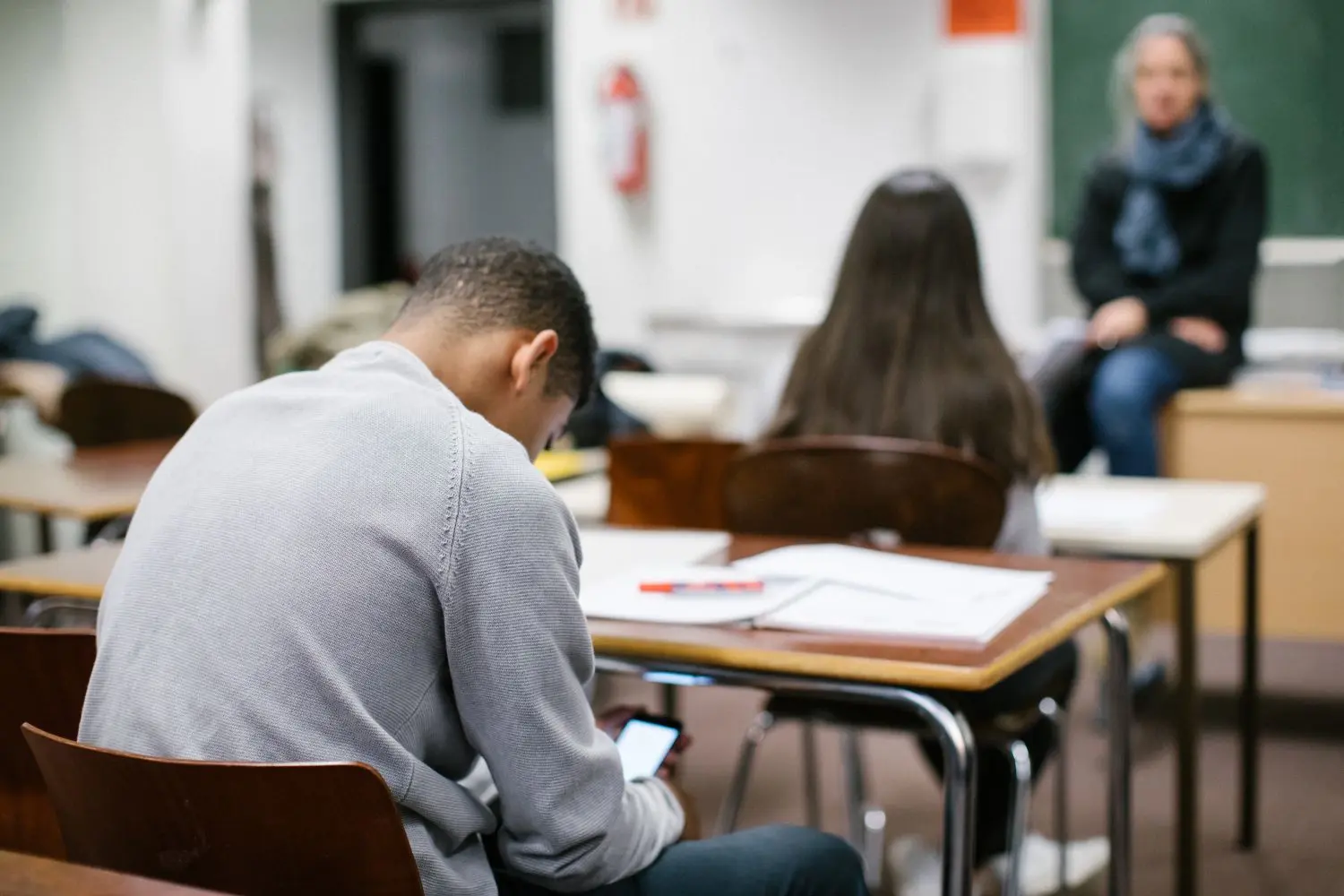 Am 7. Februar ist Safer Internet Day. Er soll zu einer sicheren und verantwortungsvollen Internet- und Handynutzung beitragen. Im Landkreis Neu-Ulm zeigt die Tendenz bei Kindern und Jugendlichen eher in die andere Richtung.