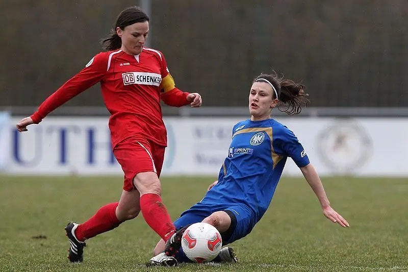 Als Carolin Hörber (links) sorgte sie für Furore auf dem Platz und spielte mit dem TSV Crailsheim sogar in der 1. Bundesliga.⇥