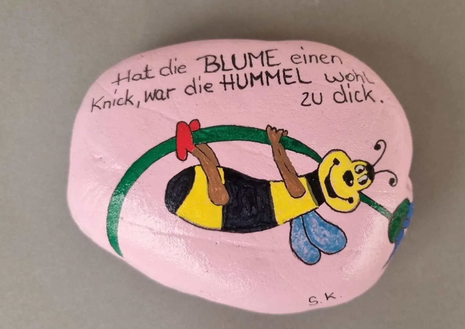 Viele schön verzierte Exemplare liegen dort zum Tauschen oder Weitertragen bereit.