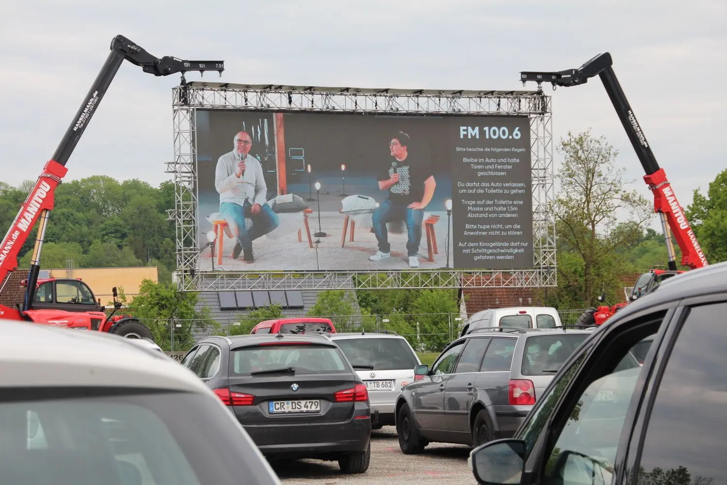 Impressionen vom Autokino-Gottesdienst des Christlichen Zentrums der Volksmission.