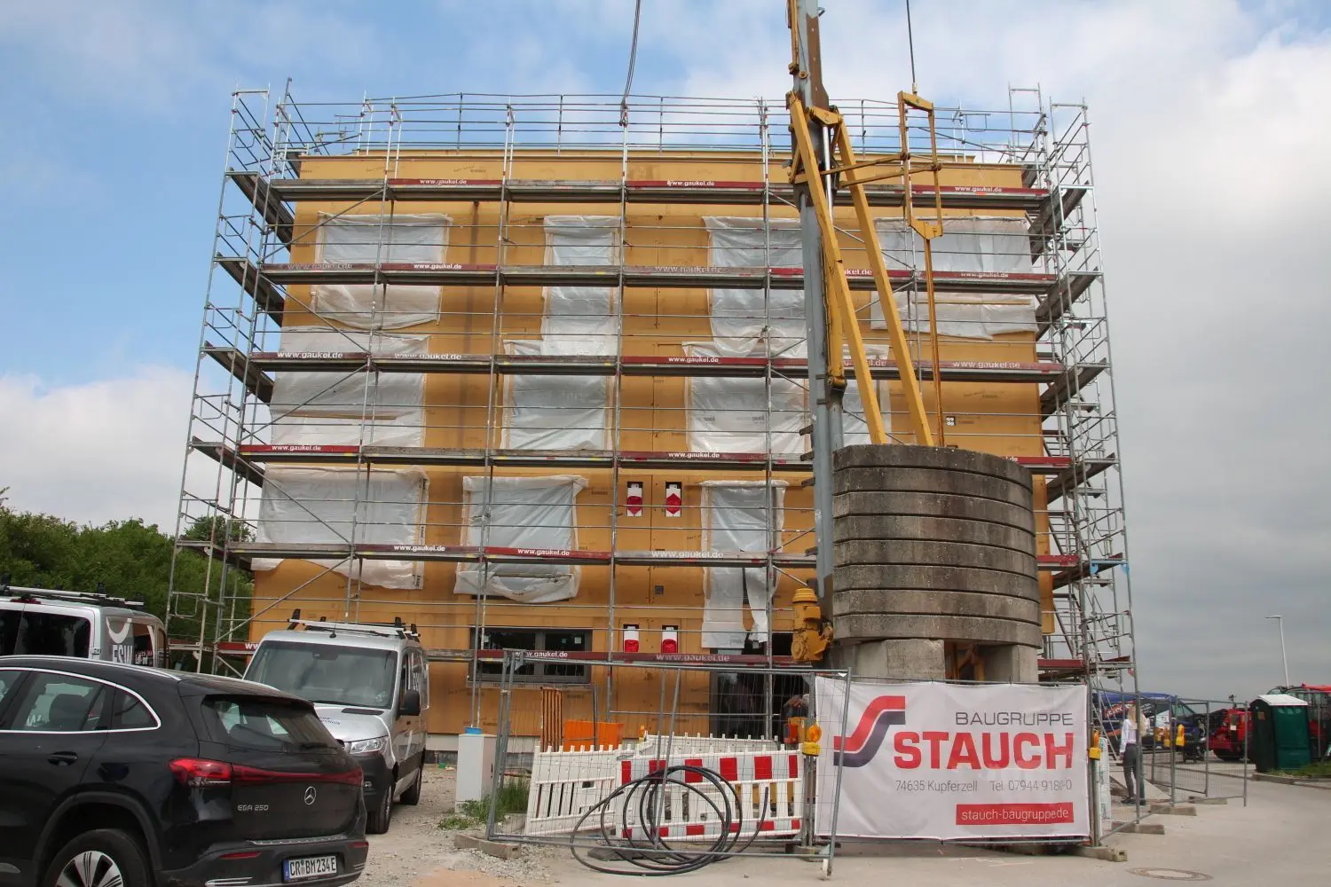 Der Rohbau des Geschossbaus in der Martha-McCarthy-Straße steht bereits.