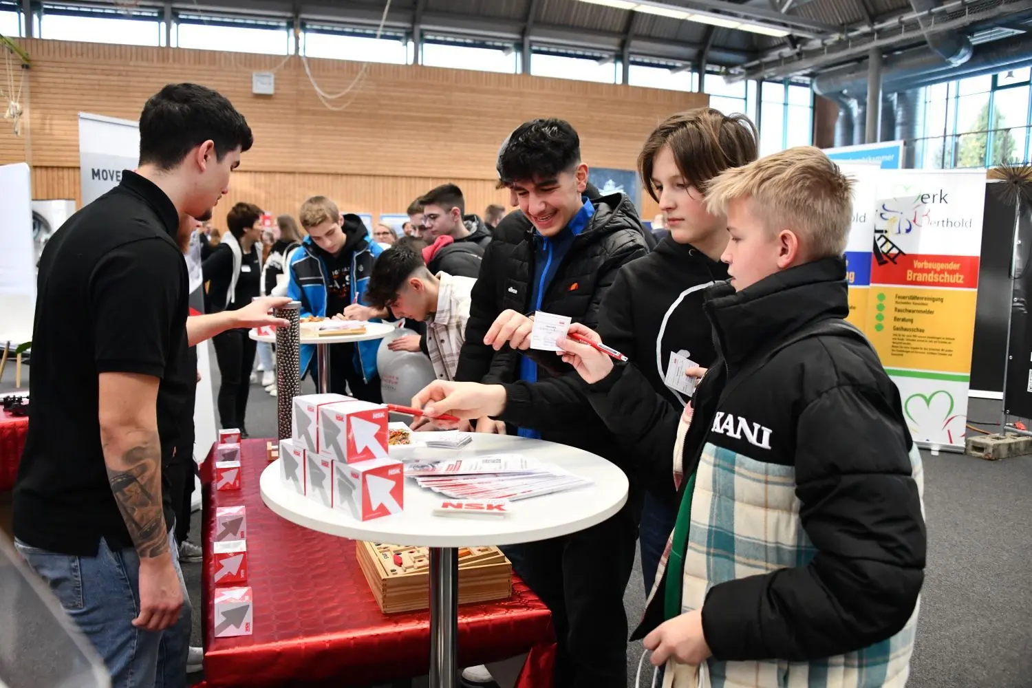 Nach zweijähriger Zwangspause fand am Freitag wieder ein regionaler Ausbildungstag mit Messe in Präsenz statt. Viele Unternehmen teilten dabei eine Sorge: Es fehlt am Nachwuchs.