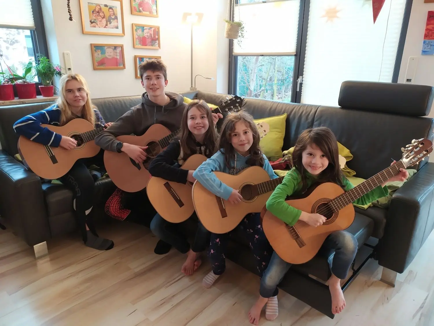 Wir sind die Müllers: Annalena, Valentin, Emilia, Elisa und Magda macht das Üben viel Spaß.⇥