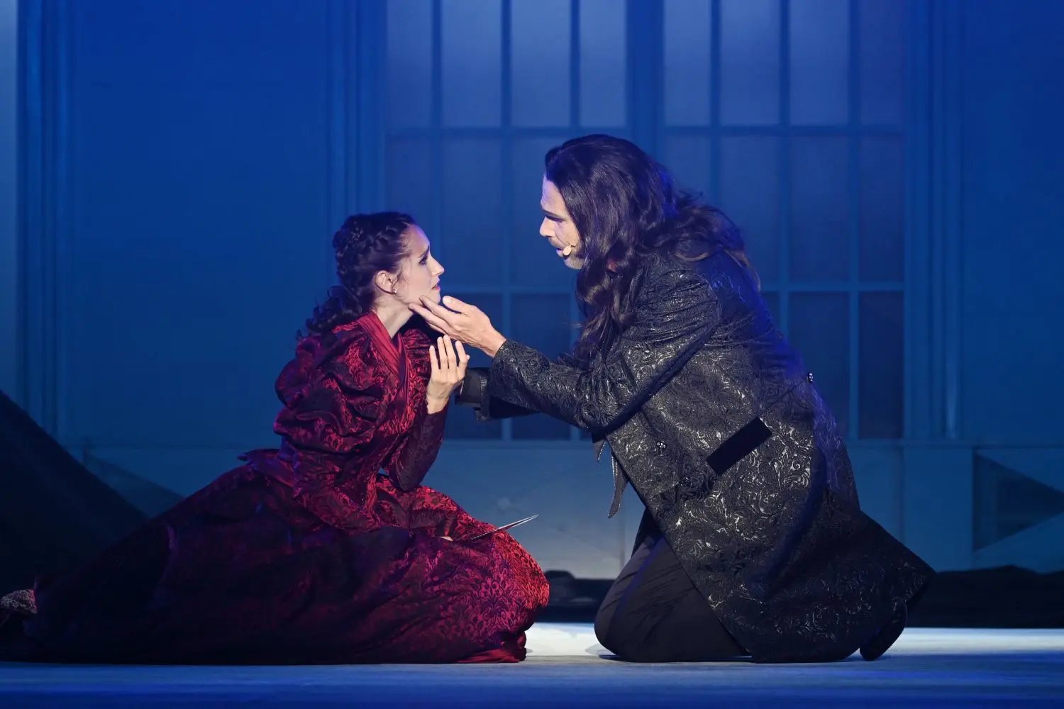 Nicht nur Grusel, sondern vor allem eine Liebesgeschichte erzählt dieses Musical: Thomas Borchert als Graf Dracula und Alexandra-Yoana Alexandrova als Mina.