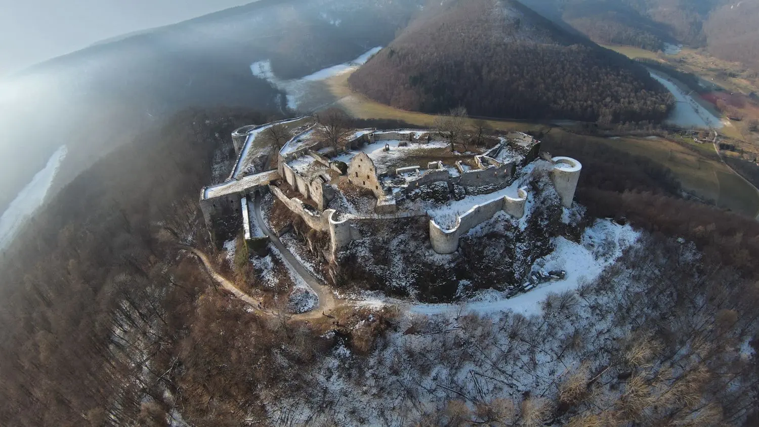 Der Hohenurach ist bis heute ein Wahrzeichen der Stadt Bad Urach. ⇥