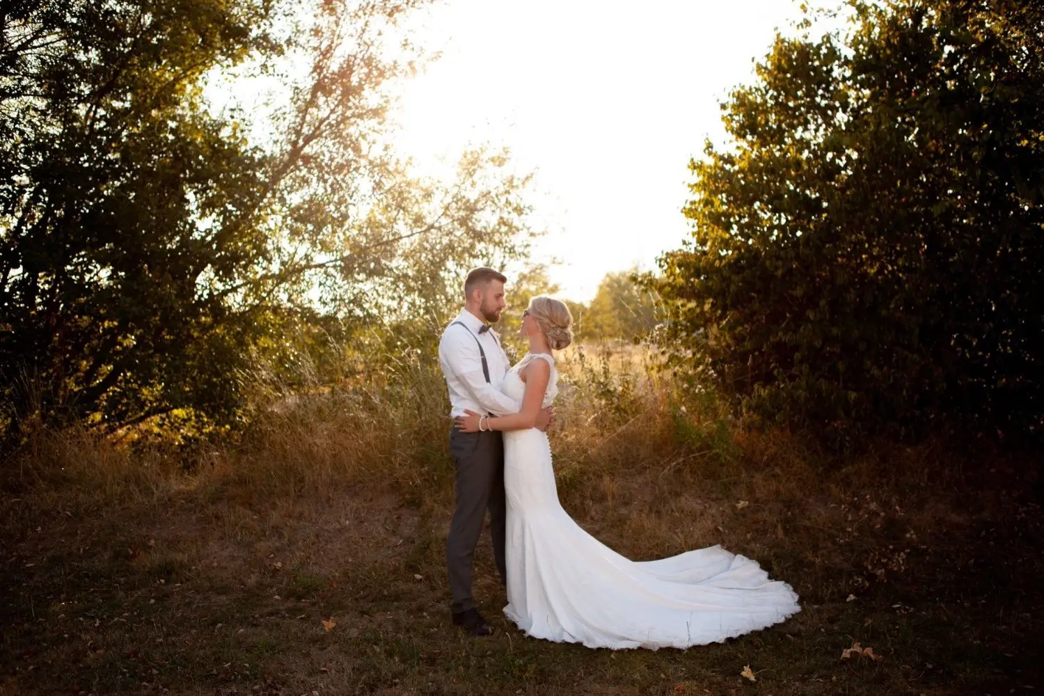 Am Abend ihrer Hochzeit zogen sich Jenny und Christian kurz zurück, um fünf Minuten Zweisamkeit zu genießen.