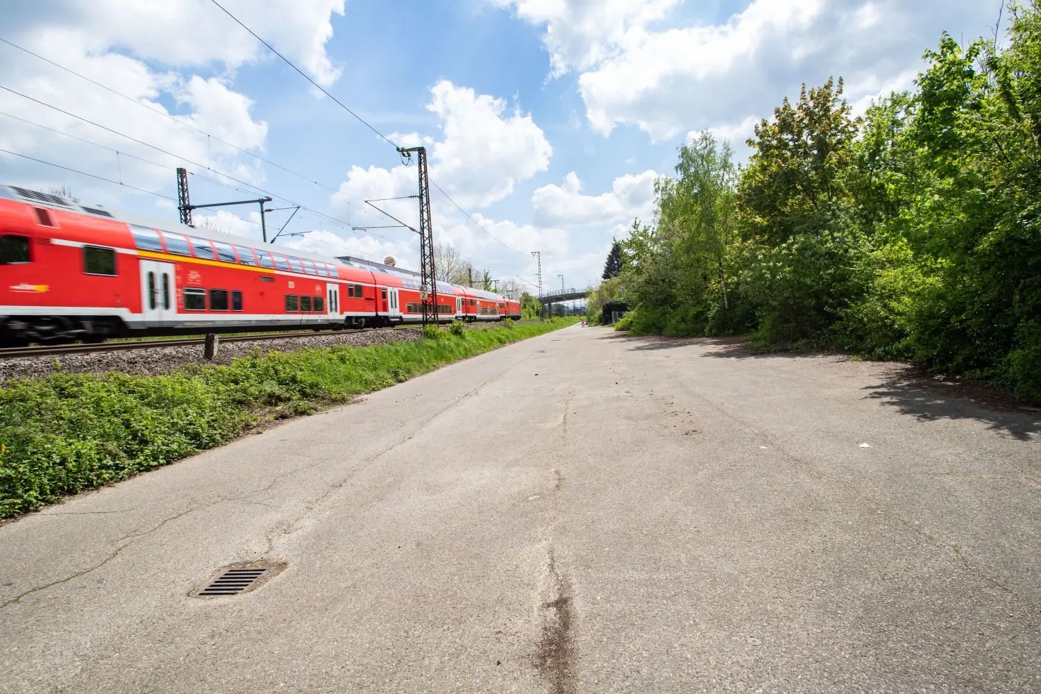 An der Filsstraße nahe Faurndau zwischen Bahn und Fluss wäre der Bauplatz für die syrisch-orthodoxe Kirche samt Gemeindezentrum.