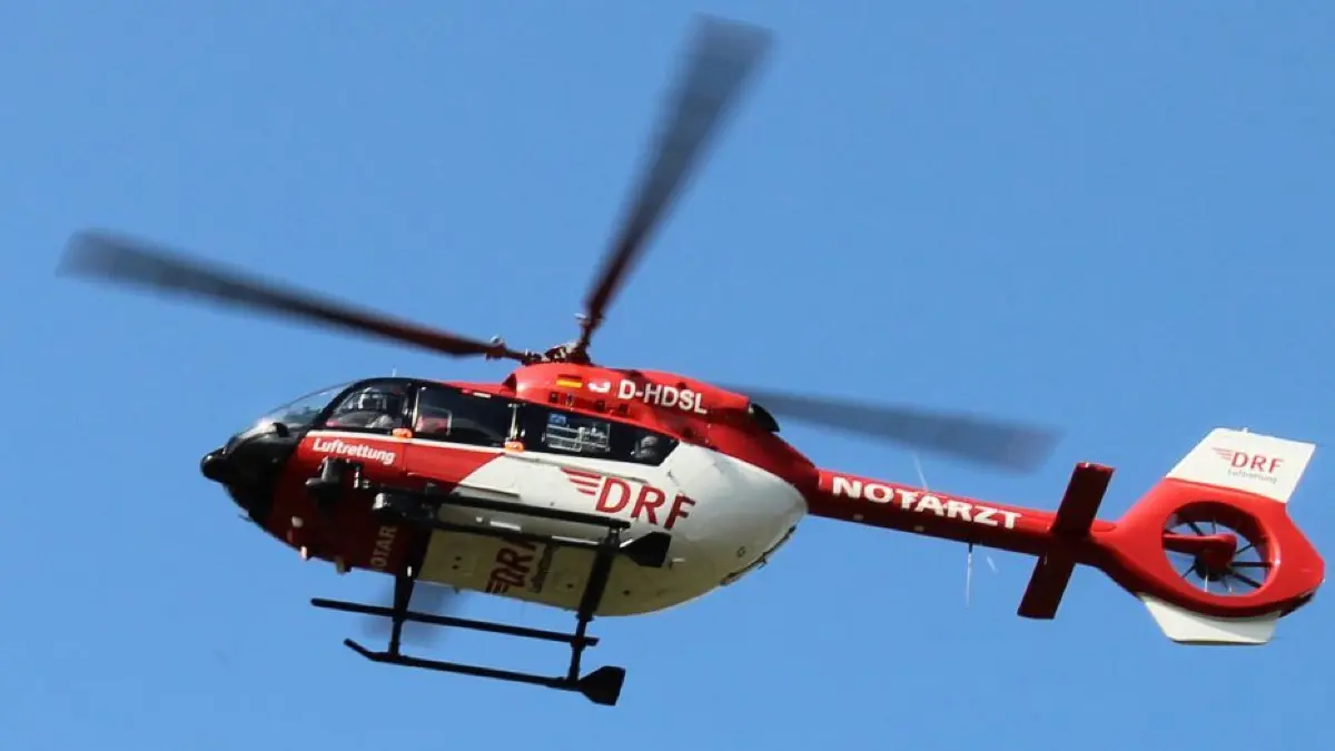 Mit dem Rettungshubschrauber wurde der Schwerverletzte ins Krankenhaus gebracht.