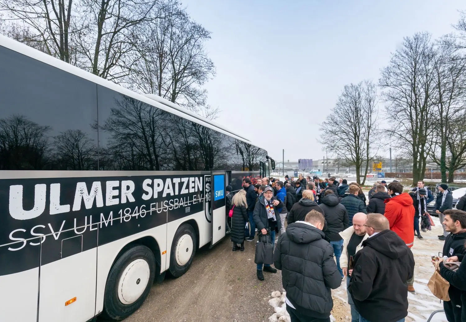 Am Samstag sind 13 Shuttle-Busse vom Messeparkplatz 2 gen Aalen gefahren. Dort traf der SSV Ulm 1846 Fußball auf Borussia Dortmund II.