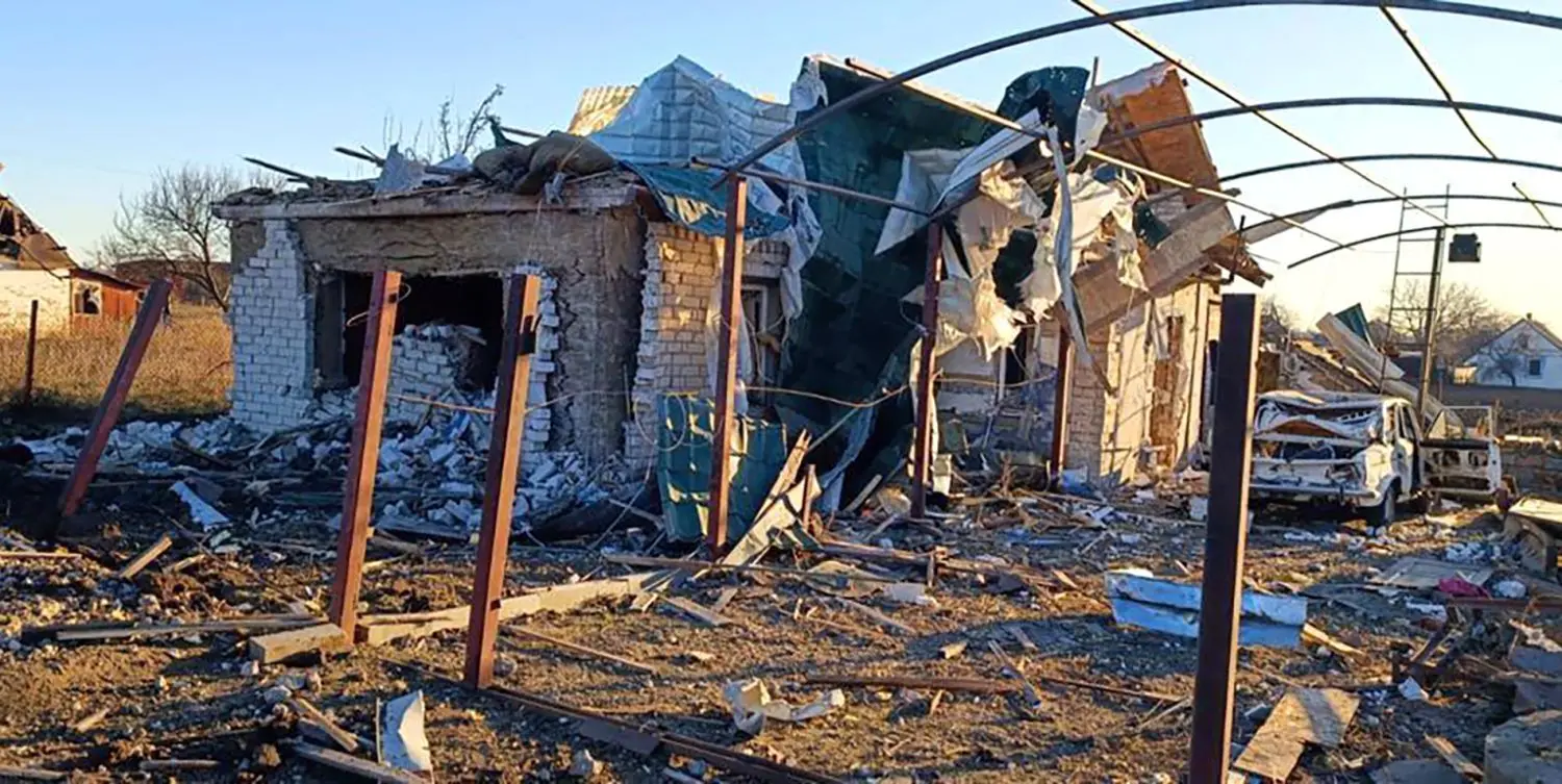 Russische Raketenangriffe wollen gezielt Energieversorgung und Infrastruktur in der Ukraine lahm legen. Auch rund um Odessa sind Häuser zerstört worden.⇥