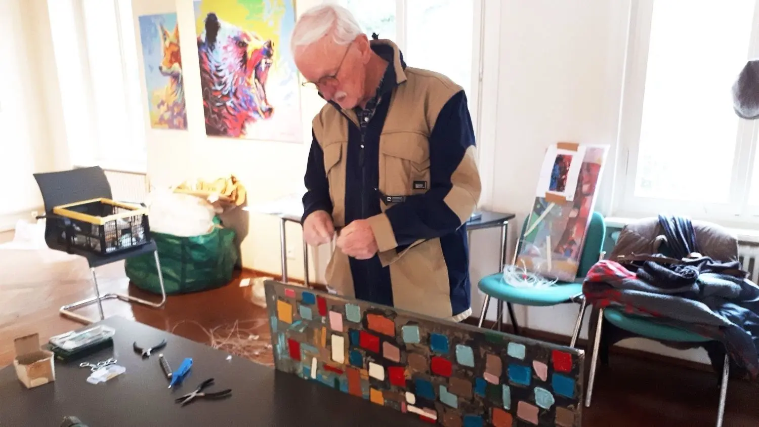 Der Villa Eugenia und der Kunst verbunden: Franz-Josef Heukamp konzentriert bei der Arbeit.