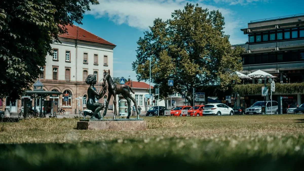 Trister Ort: Der Listplatz ist für viele Reutlingerinnen und Reutlinger ein trauriger Ort. Wie die Chancen stehen, dass sich das in Zukunft ändern könnte, verrät die Stadtverwaltung.
Listplatz Reutlingen 2022
