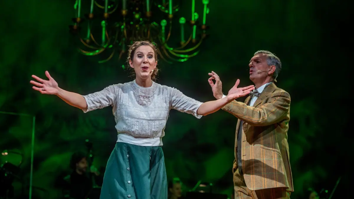 Axel Herrig als Higgins und Vanessa Maria Looss als Eliza spielen die Hauptrollen in der neuen Inszenierung von „My Fair Lady“ bei den Staufer-Festspielen Göppingen.