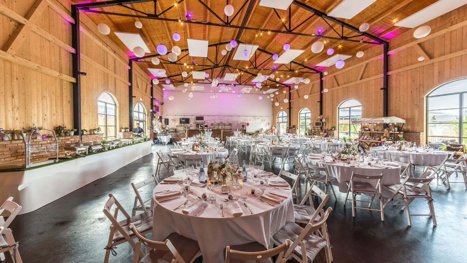 Der Achalmhof ist als Location für Hochzeiten und Weihnachtsfeiern in Reutlingen sehr beliebt. Während Eheschließungen im Sommer noch zelebriert werden konnten, wurden sämtliche Weihnachtsfeiern abgesagt.⇥