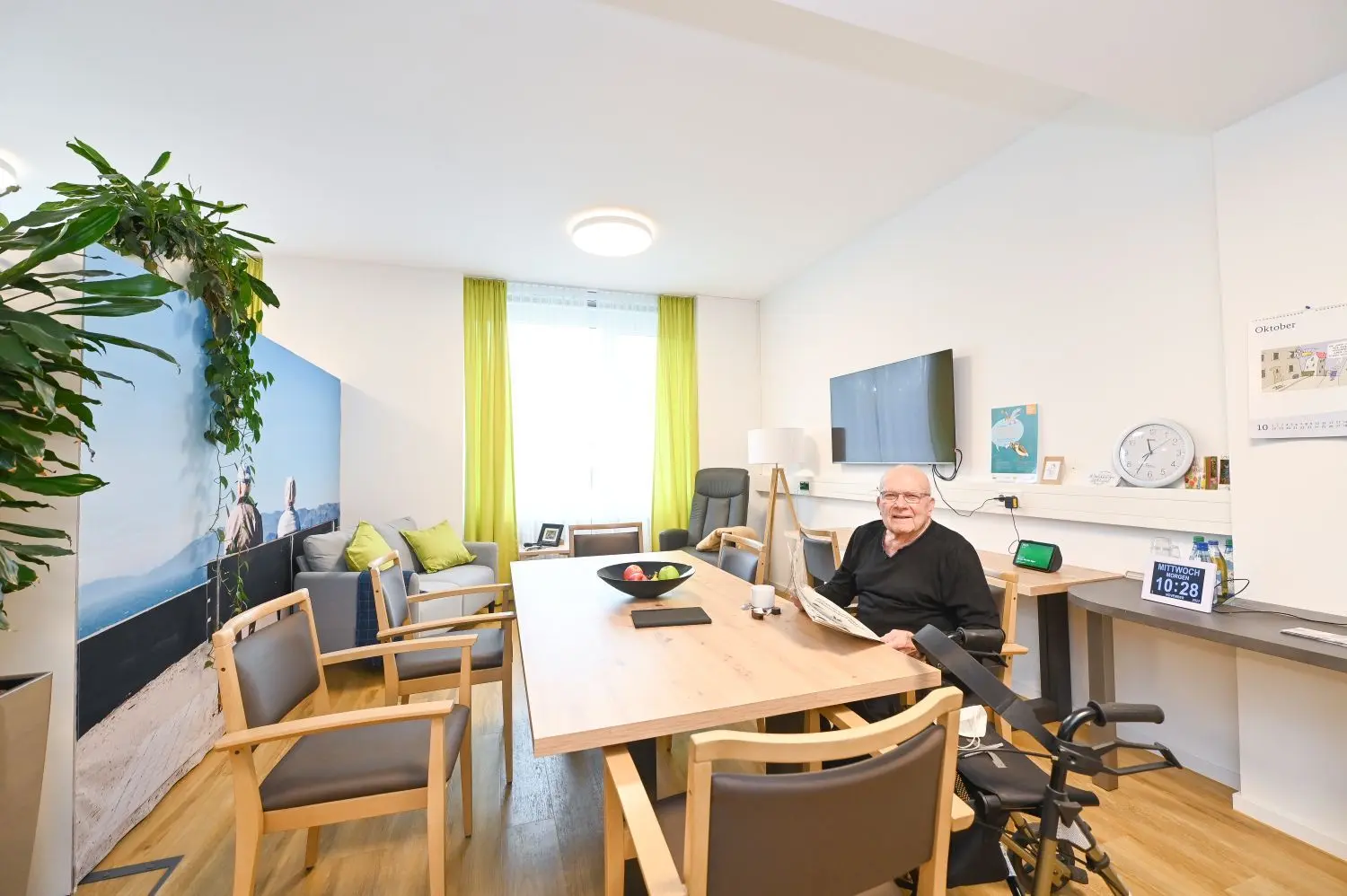 Klaus Ganzenmüller ist Technikbotschafter im Agaplesion Bethesda Seniorenzentrum Ulm. ⇥