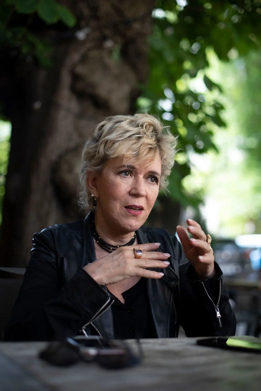 „Die Mafia pflegt die besten Beziehungen bis in höchste politische und juristische Spitzen“, sagt Petra Reski. ⇥