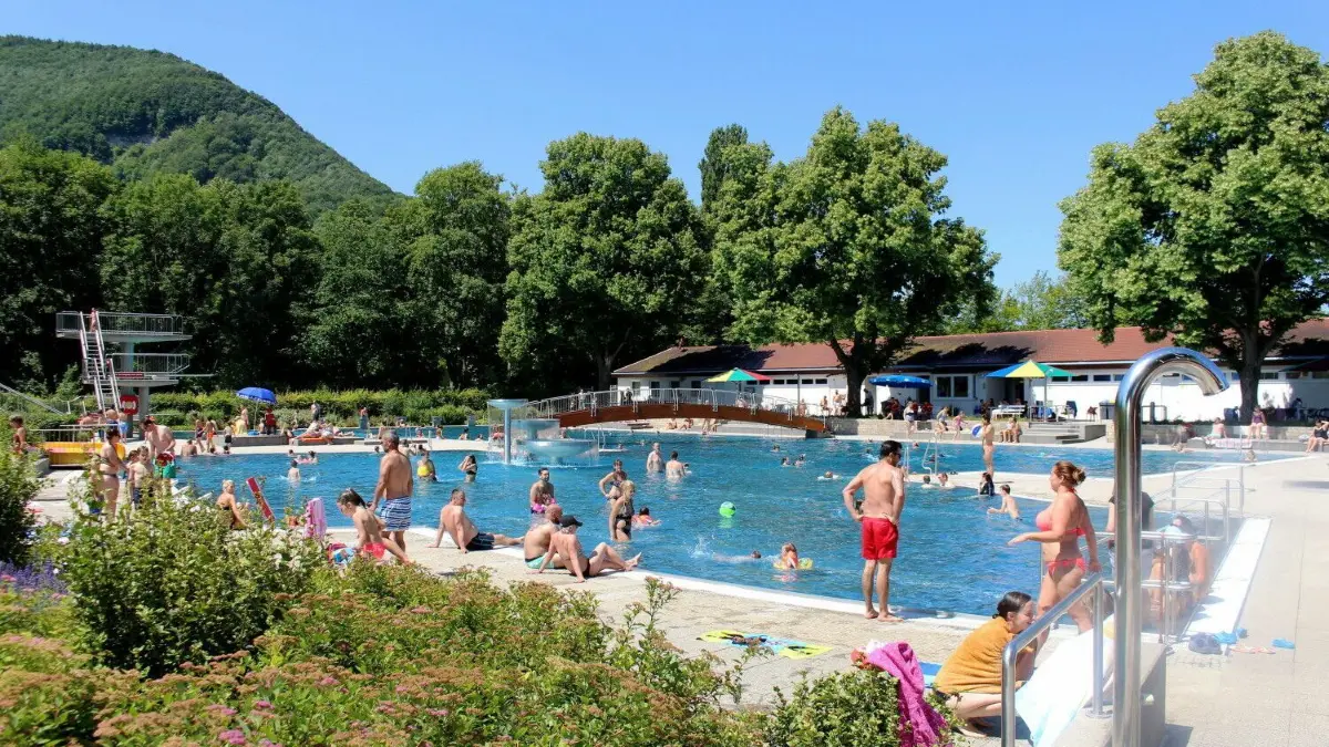 Ist das Wetter mal tagelang konstant, kommen wieder viele Badegäste ins Dettinger Freibad. Am Donnerstag startet die Saison.⇥
Sportevent Dettingen
Freibad Dettingen