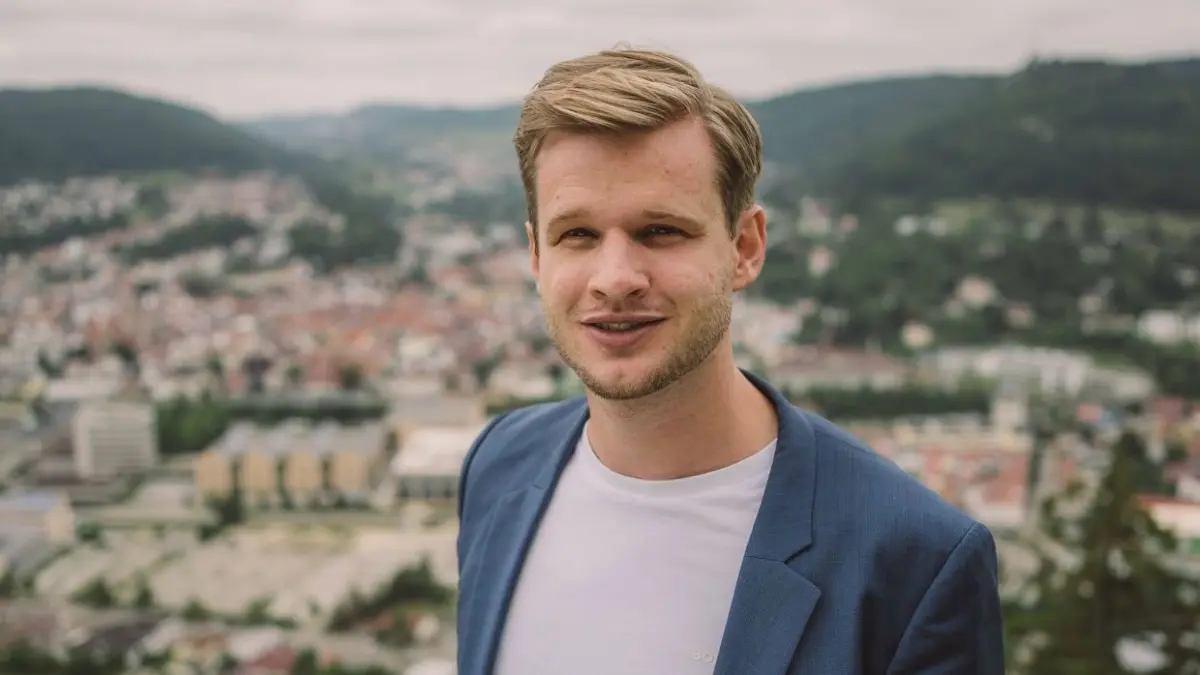 Der SPD-Bundestagsabgeordnete Robin Mesarosch klagt gegen LinkedIn.
Der SPD-Bundestagsabgeordnete Robin Mesarosch klagt gegen LinkedIn.