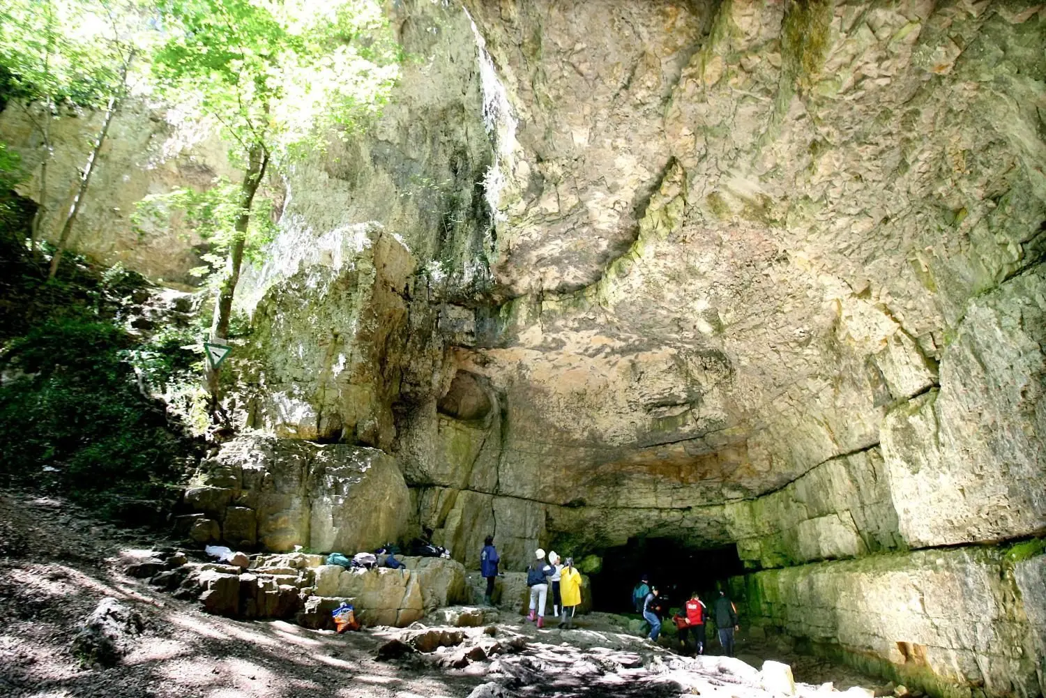 Die Falkensteiner Höhle bei Grabenstetten in der Nähe von Bad Urach - eine sehr beliebte Höhle in der Region.