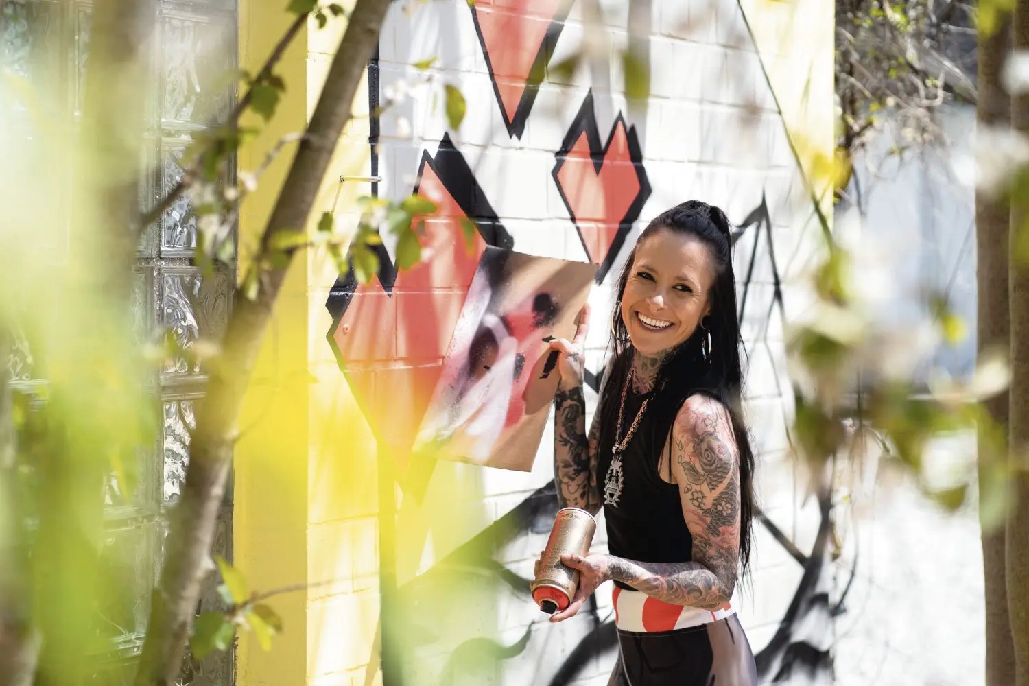 Tattooartist Shanin bei der Arbeit.