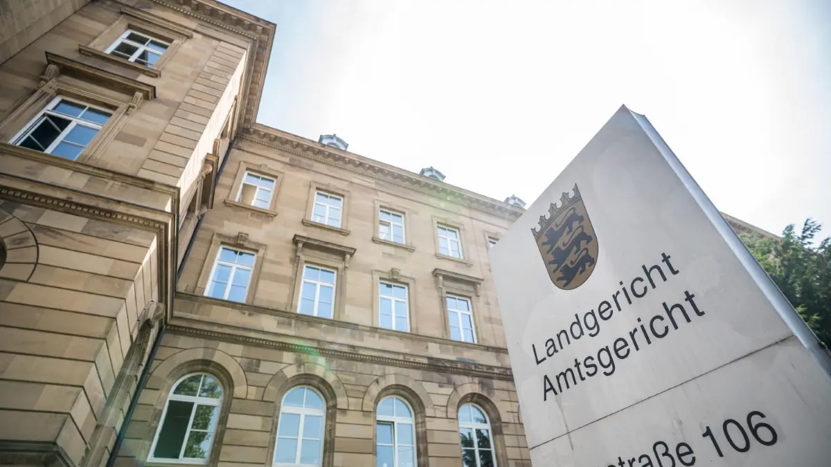 Bei dem Prozess um den schweren sexuellen Missbrauch einer damals 13–Jährigen durch ihren Onkel ist das Urteil am Ulmer Landgericht gefallen. Der Mann muss für vier Jahre ins Gefängnis.