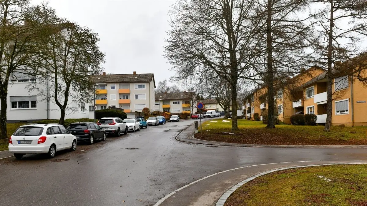 An dieser Stelle beginnt der sechste Bauabschnitt der Sanierung Bueloch: Von der Einmündung Gottlieb-Daimler-Straße (rechts) bis zum Gebäude 120 wird die Friedrich-List-Straße modernisiert.