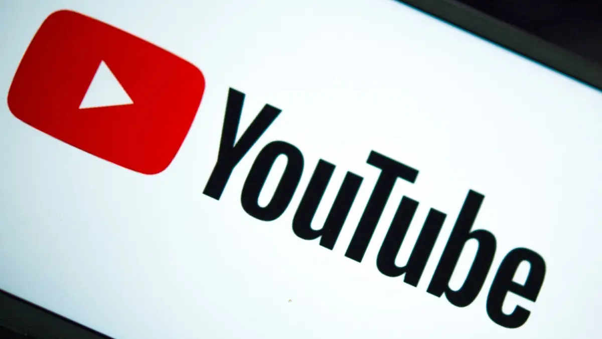 ARCHIV - 26.06.2018, Sachsen, Dresden: Das Logo der Internet-Videoplattform Youtube. (zu dpa: «YouTube streamt täglich eine Milliarde Stunden aufs TV») Foto: Monika Skolimowska/dpa-Zentralbild/dpa +++ dpa-Bildfunk +++