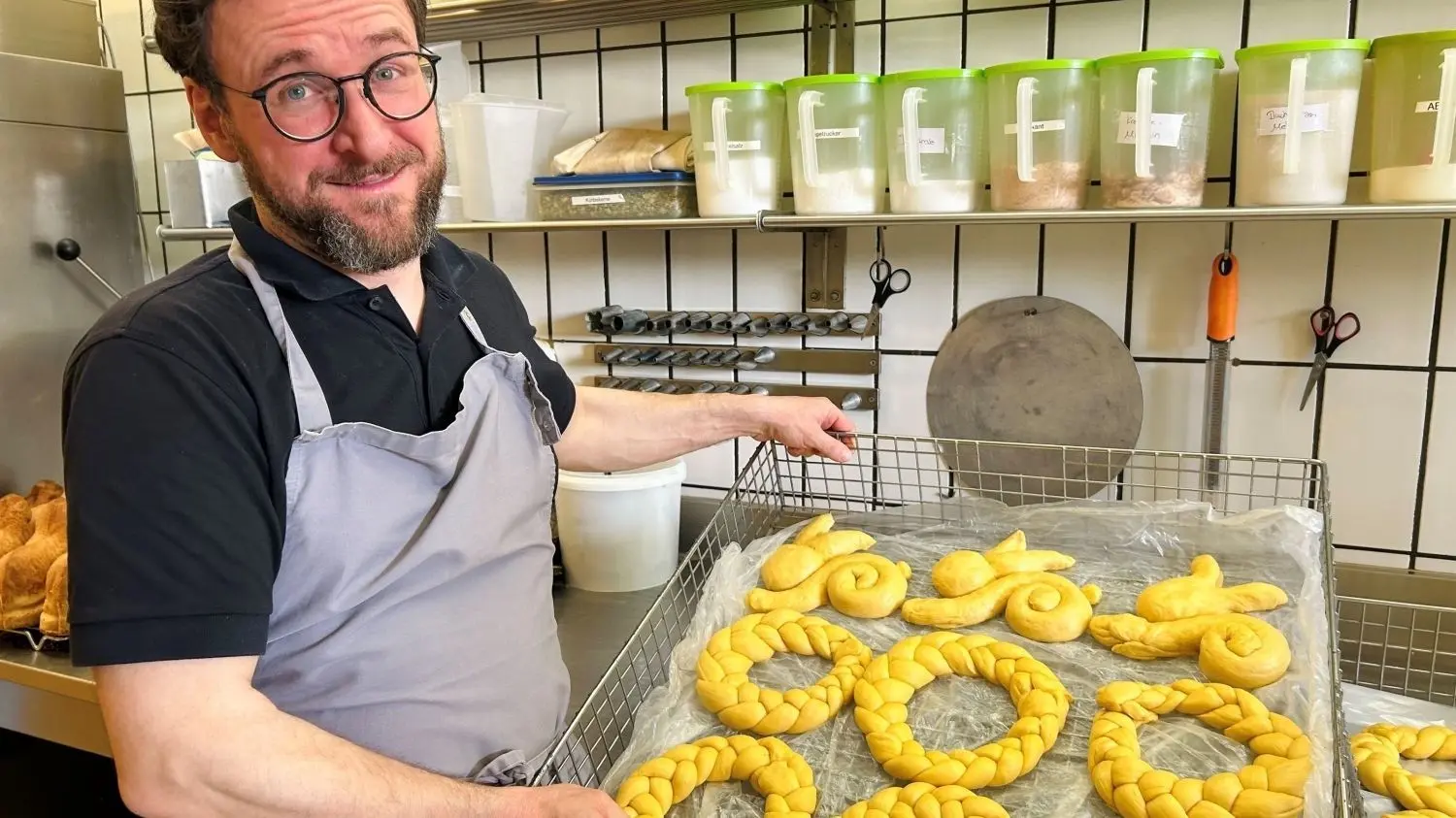 Zwischen 30 und 40 Osterkränze verkauft die Hofkonditorei Röcker am Ostersamstag.
