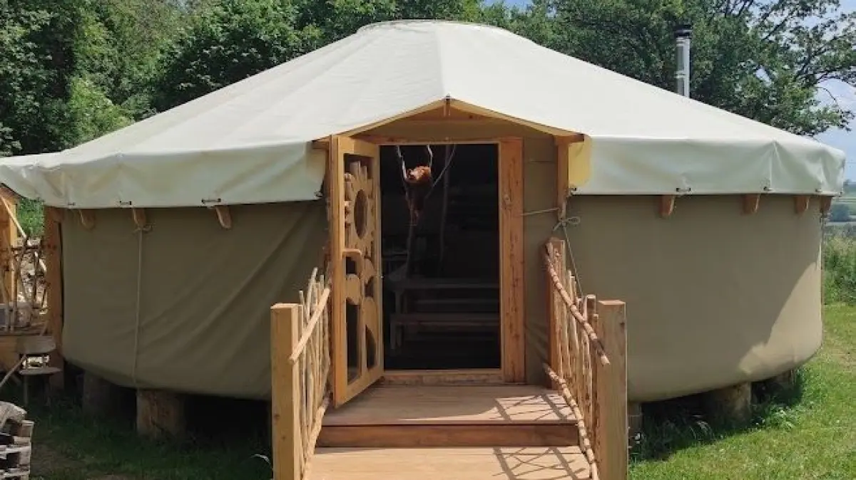 Die Gemeinde Oberstadion richtet in einer Jurte den neuen Naturkindergarten ein.