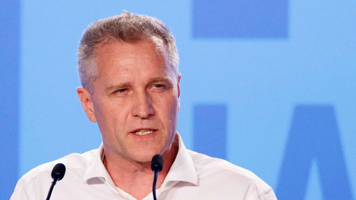 AfD–Bundestagsabgeordneter Bystron: ARCHIV - 29.07.2023, Sachsen-Anhalt, Magdeburg: Der Bundestagsabgeordnete Petr Bystron (AfD) spricht bei der Europawahlversammlung der AfD in der Messe Magdeburg. (zu dpa: «Bystron soll AfD Auskunft zu Vorwürfen aus Tschechien geben») Foto: Carsten Koall/dpa +++ dpa-Bildfunk +++