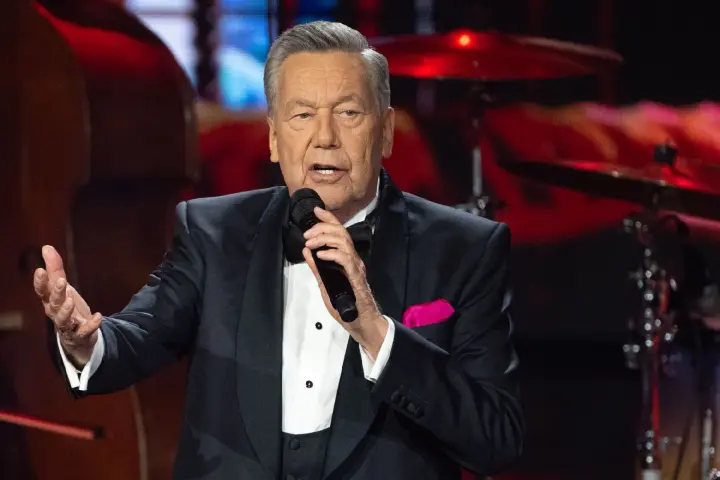  Roland Kaiser 2024 auf Jubiläums-Tour in Deutschland: Tickets, Konzerte Motiv 