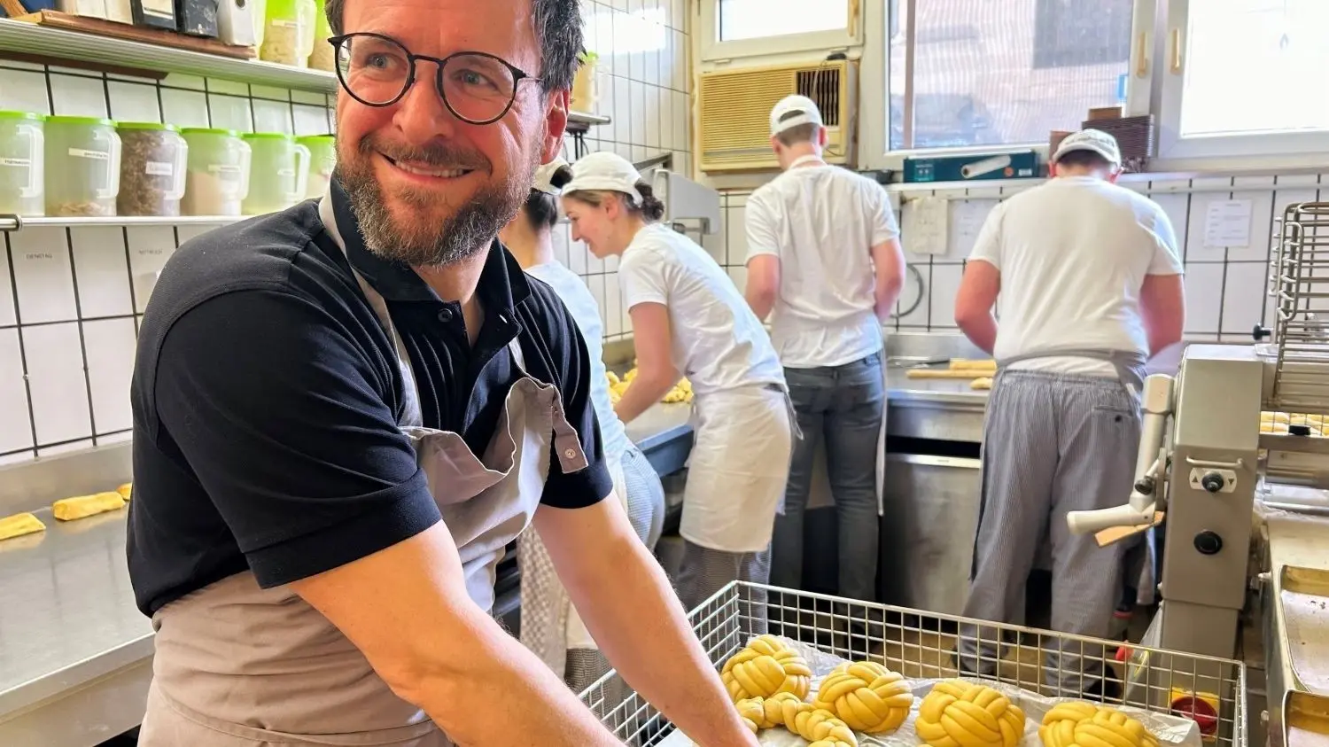 Thomas Röcker erklärt die beste Zopf-flecht-Technik.