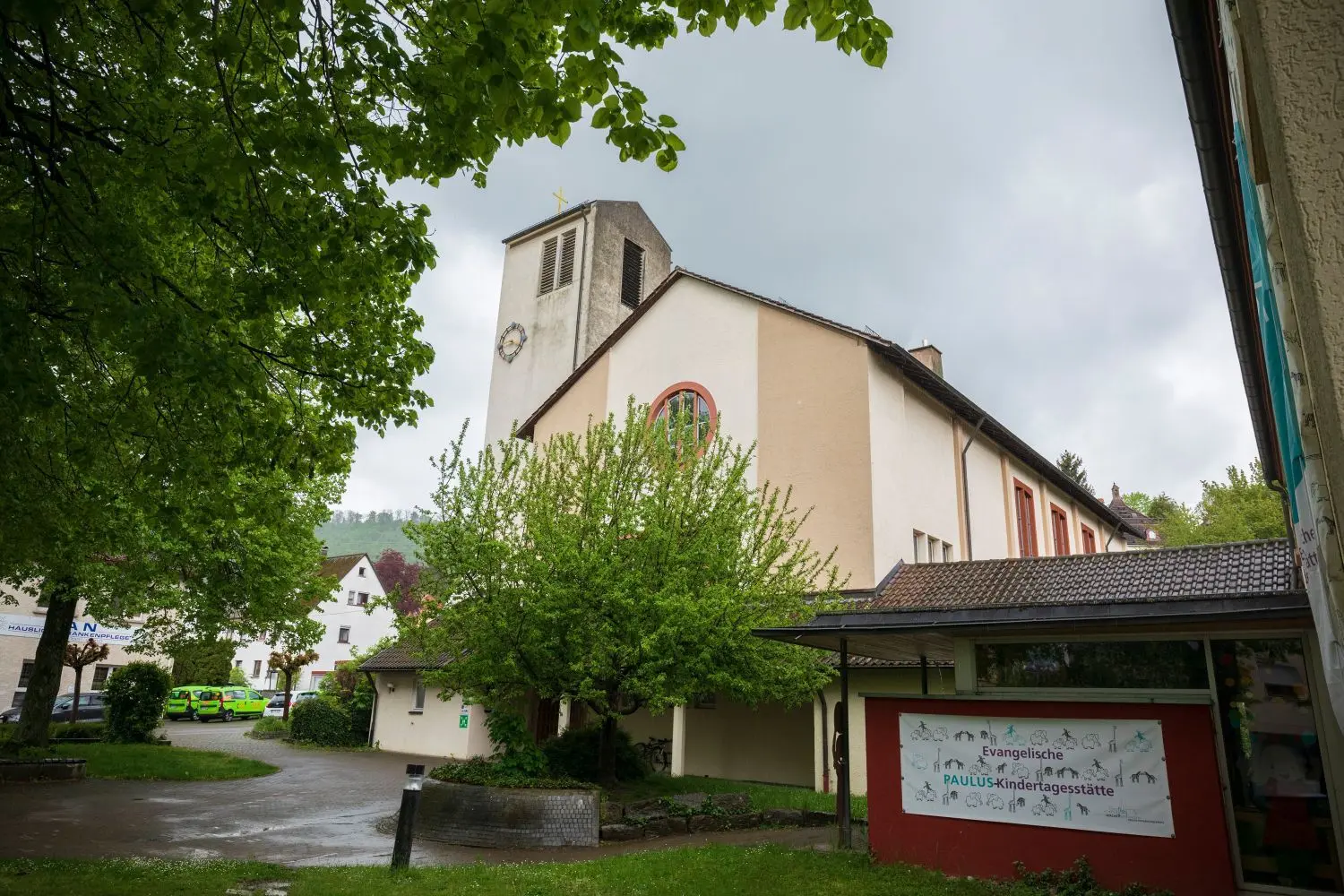 Die evangelische Pauluskirche im „Seebach“ soll abgerissen und das Areal bebaut werden.⇥