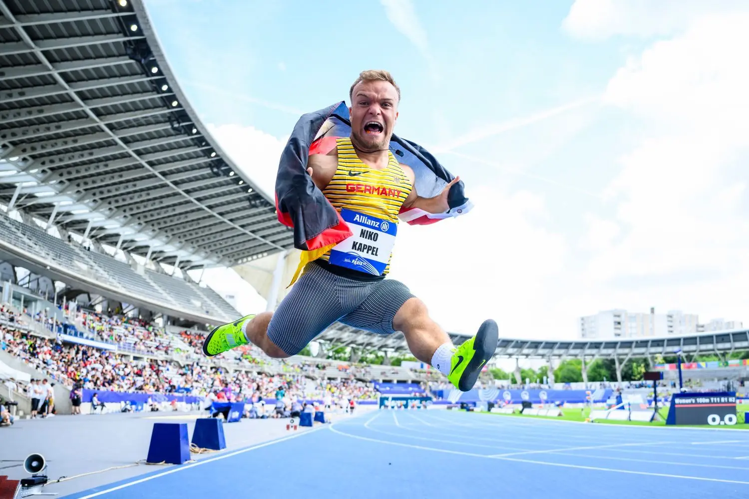 Paralympics-Sportler Niko Kappel schreit seine Freude heraus: Für dieses Foto wurde Tom Weller vom Verband Deutscher Sportjournalisten ausgezeichnet. ⇥
