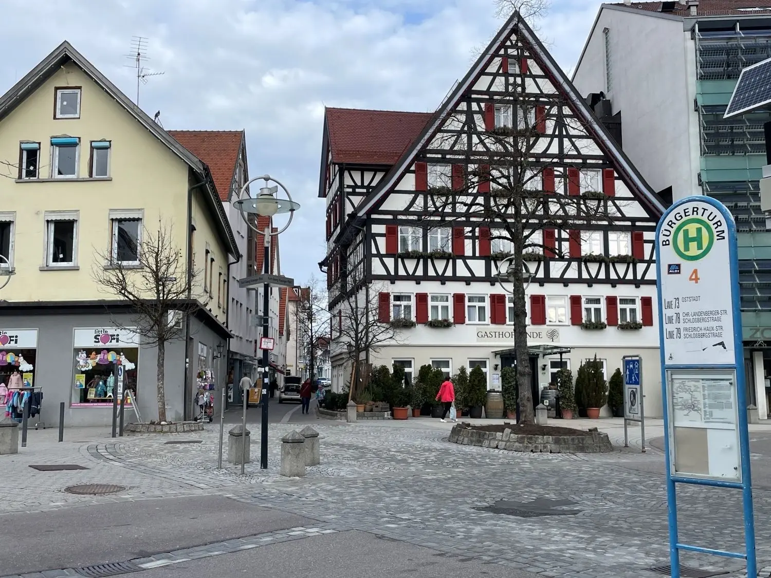 Die Bushaltestellen am Kurt-Georg-Kiesinger-Platz beziehungsweise dem Bürgerturm in Ebingen sollen verlegt werden.⇥
