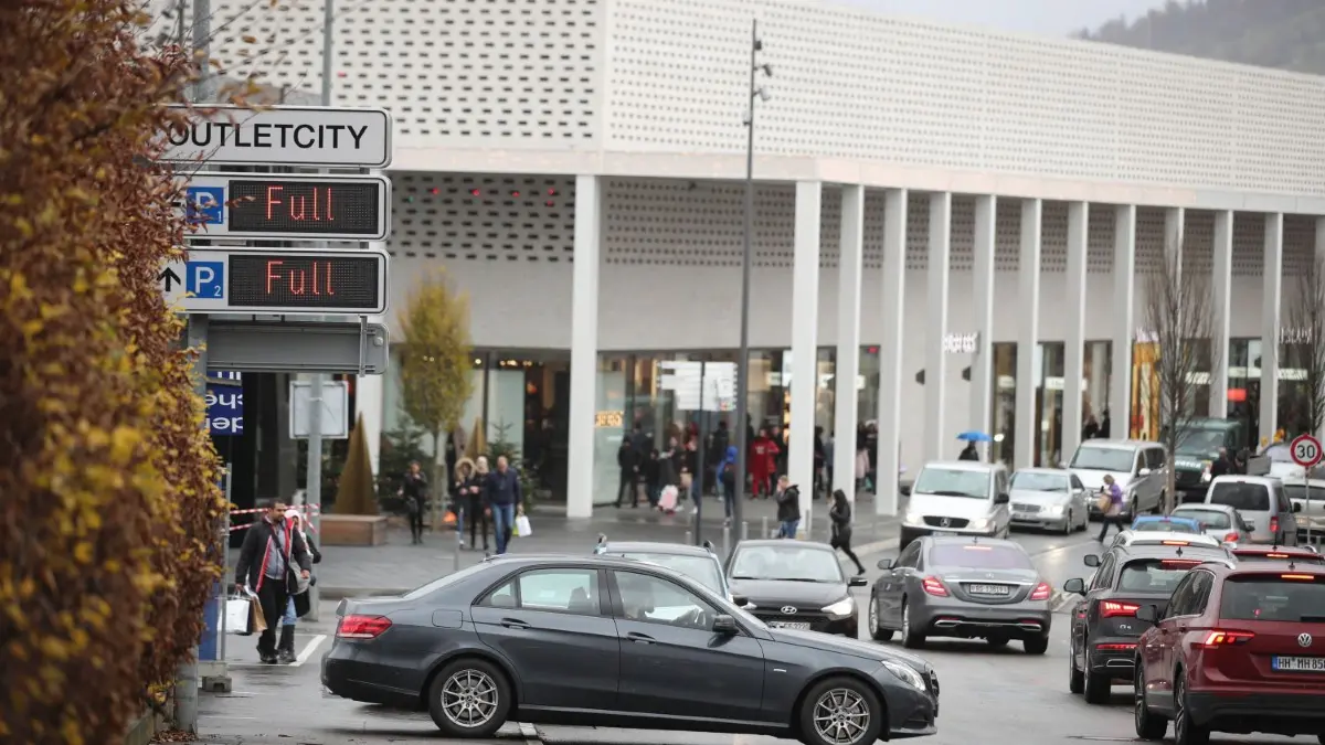 Ausnahmezustand! Black Friday in der Outletcity Metzingen.