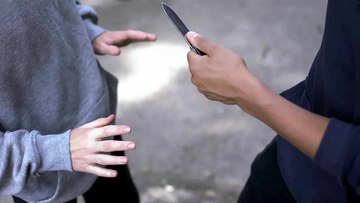 Symbolbild, Symbolfoto, Überfall, Messer, Raub, Verbrechen, Messerstecherei, Foto: © motortion/adobe.stock.com