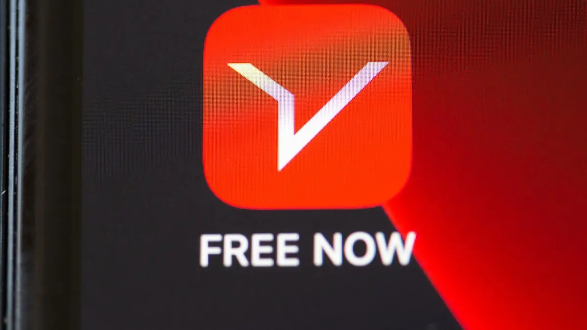 Mobilitätsplattform Free Now: ARCHIV - 21.03.2022, Berlin: Die App der Mobilitätsplattform Free Now ist auf dem Bildschirm eines Smartphones zu sehen. Die Mobilitätsplattform Free Now will künftig über die eigene App auch Tickets für den Öffentlichen Personennahverkehr (ÖPNV) anbieten. (zu dpa: «Berlin sperrt rund ein Viertel der Mietwagen auf Plattformen») Foto: Fernando Gutierrez-Juarez/dpa-Zentralbild/dpa +++ dpa-Bildfunk +++